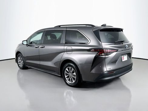Used 2024 Toyota Sienna XLE FWD image 7