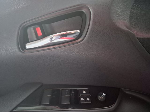 Used 2021 Toyota Prius LE AWD/4WD image 15