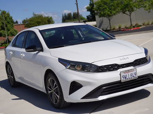 Used 2022 Kia Forte LXS FWD image 8
