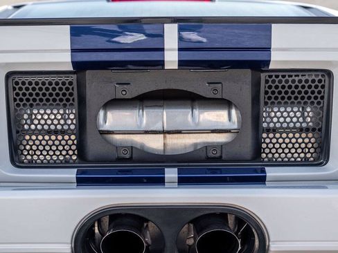 Used 2005 Ford GT RWD image 61