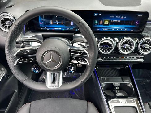 New 2025 Mercedes-Benz GLB 35 AMG 4MATIC image 25