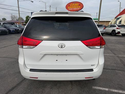 Used 2012 Toyota Sienna XLE w/ Entertainment Pkg FWD image 7
