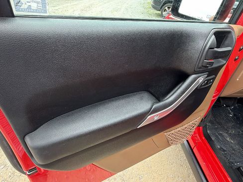 Used 2015 Jeep Wrangler Rubicon w/ Power Convenience Group AWD/4WD image 14