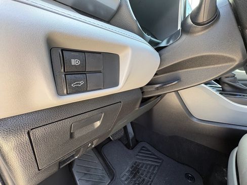 Used 2020 Toyota Highlander XLE FWD image 28