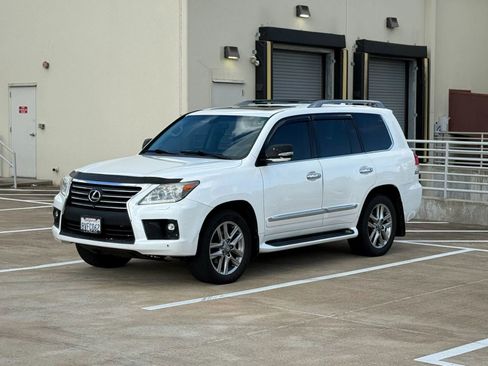 Used 2014 Lexus LX 570 4WD image 3