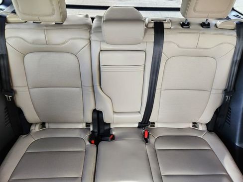 New 2026 Lincoln Corsair Premiere image 14