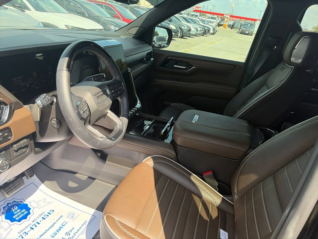 Used 2025 GMC Yukon XL Denali Ultimate w/ LPO, Floor Liner Package AWD/4WD image 17