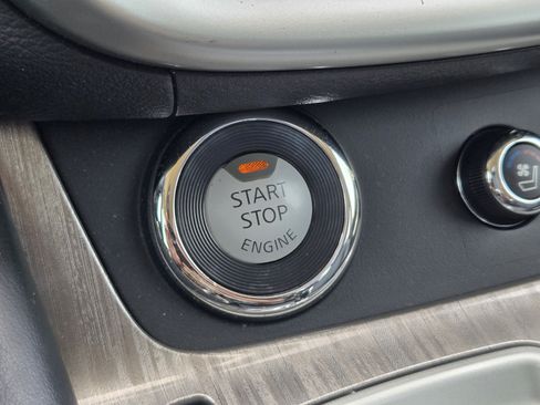 Used 2015 Nissan Murano Platinum w/ Platinum Technology Package FWD image 17