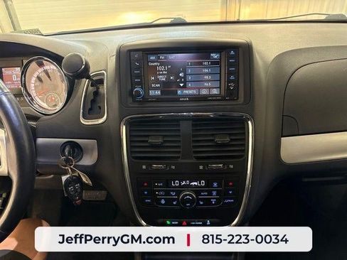 Used 2017 Dodge Grand Caravan GT FWD image 12