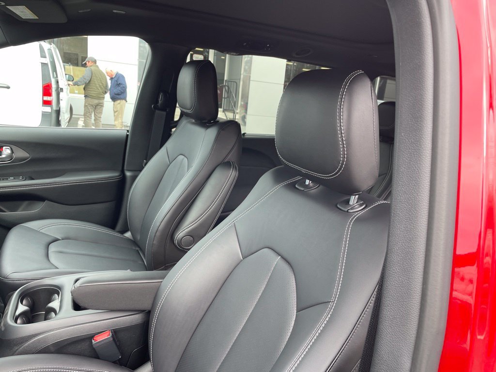 New 2026 Chrysler Pacifica Select AWD/4WD image 10