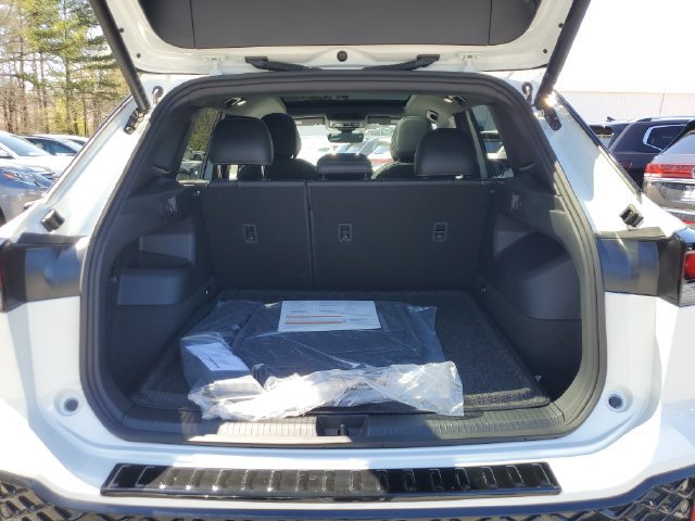 New 2026 Volkswagen Tiguan SE R-Line FWD image 8