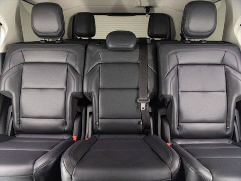 New 2027 Lincoln Navigator Premiere RWD image 17