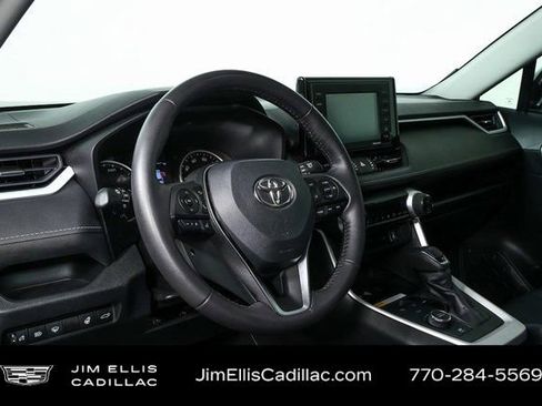 Used 2022 Toyota RAV4 XLE Premium image 4