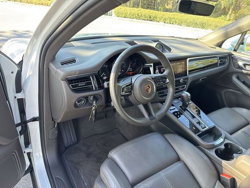 Used 2024 Porsche Macan image 12