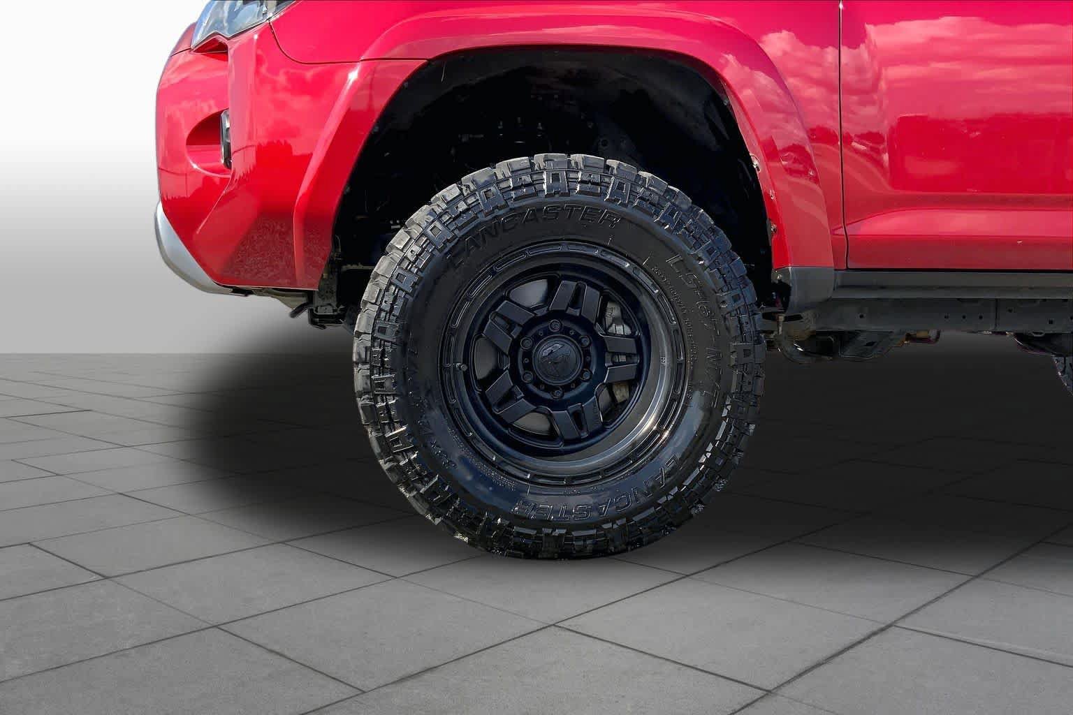 Used 2019 Toyota 4Runner TRD Off-Road Premium AWD/4WD image 11