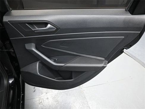 Used 2021 Volkswagen Jetta SE image 33