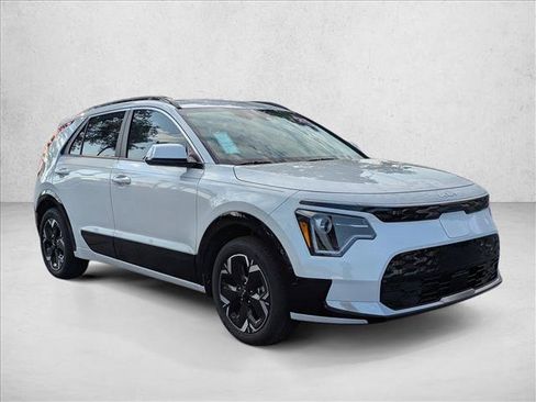 Used 2025 Kia Niro Wind FWD image 3