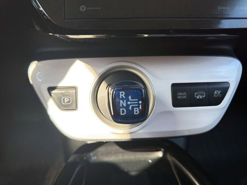 Used 2018 Toyota Prius Prime Premium image 20