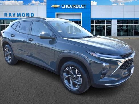 New 2026 Chevrolet Trax LT w/ Sunroof Package image 11