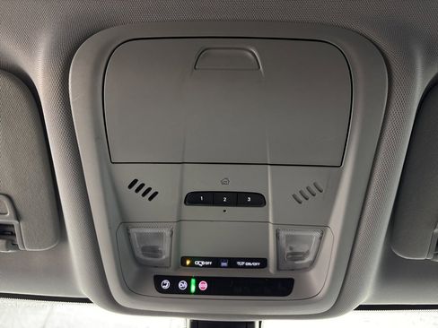 Used 2020 Chevrolet Blazer LT image 16