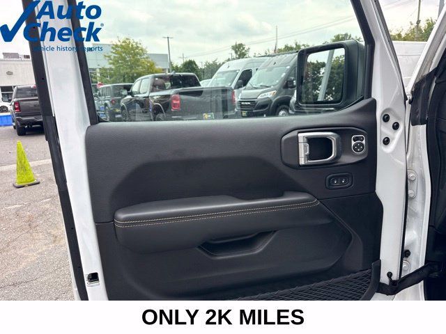 Used 2024 Jeep Wrangler Unlimited Sahara AWD/4WD image 33