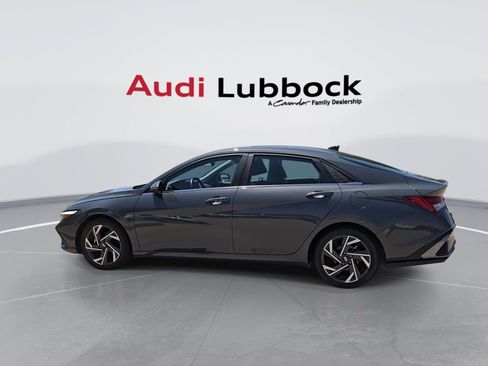 Used 2025 Hyundai Elantra Limited FWD image 6