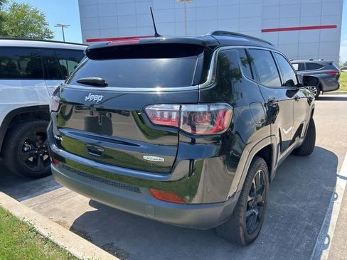 Used 2022 Jeep Compass Latitude AWD/4WD image 3