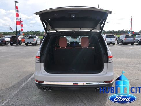 Used 2025 Lincoln Aviator Reserve w/ Illumination Package RWD image 23