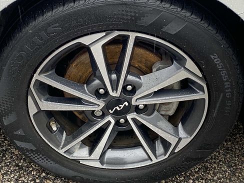 Used 2022 Kia Forte LXS image 23