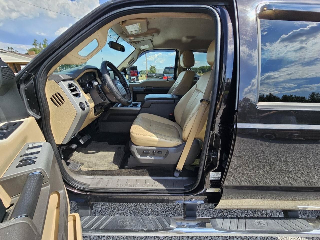 Used 2013 Ford F250 Lariat w/ Lariat Interior Pkg AWD/4WD image 16