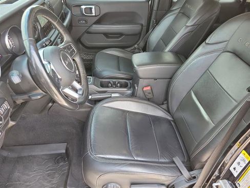 Used 2020 Jeep Gladiator Overland AWD/4WD image 3