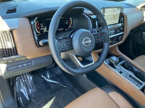 New 2025 Nissan Pathfinder Platinum image 20