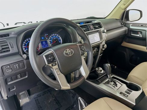Used 2018 Toyota 4Runner SR5 Premium image 13