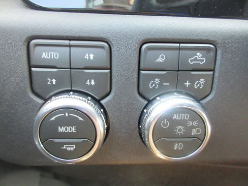 New 2026 GMC Sierra 2500 SLT AWD/4WD image 16