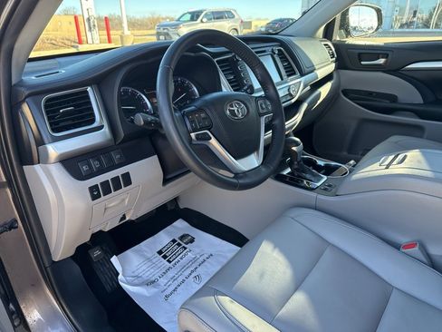 Used 2019 Toyota Highlander XLE image 8