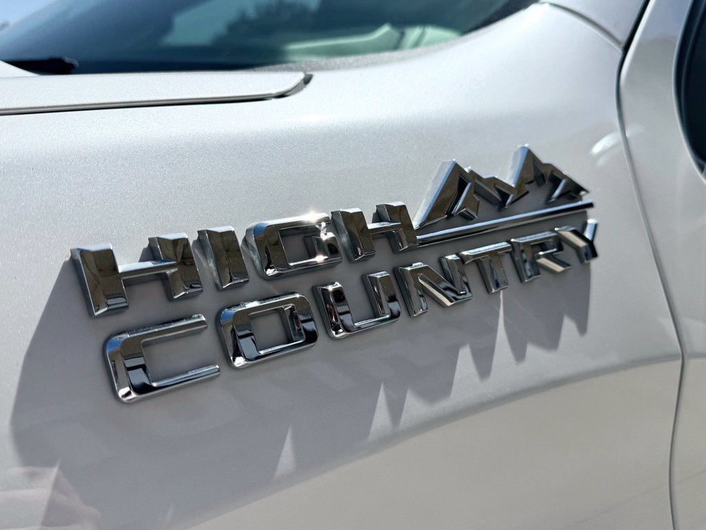 Used 2022 Chevrolet Silverado 1500 High Country w/ High Country Premium Package AWD/4WD image 9