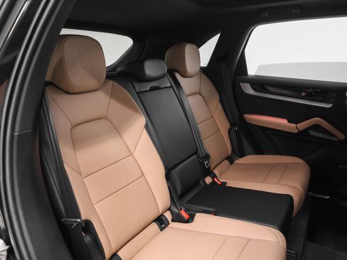Certified 2025 Porsche Cayenne image 23