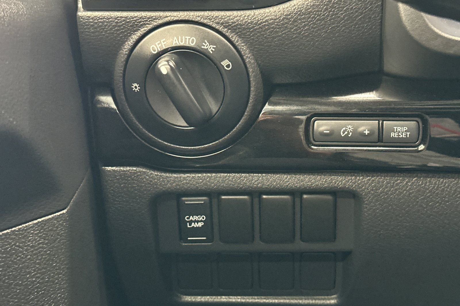 Used 2023 Nissan Titan SV AWD/4WD image 29