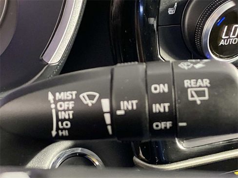 Used 2023 Toyota Highlander XLE image 19