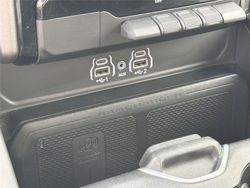 Used 2025 RAM 1500 Big Horn AWD/4WD image 29