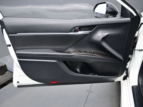 Used 2023 Toyota Camry SE w/ Convenience Package image 9