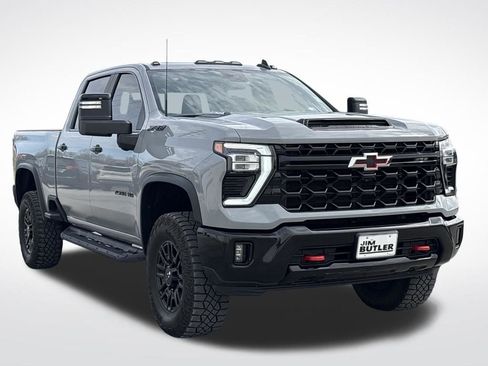 Used 2024 Chevrolet Silverado 2500 ZR2 w/ Technology Package AWD/4WD image 9
