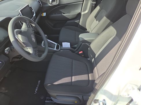 New 2026 Hyundai Venue SE FWD image 5