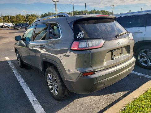 Used 2021 Jeep Cherokee Latitude Plus w/ Mopar Interior Package FWD image 6