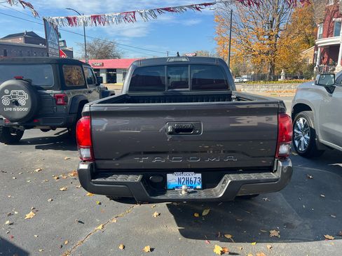 Used 2023 Toyota Tacoma 2WD Double Cab image 5