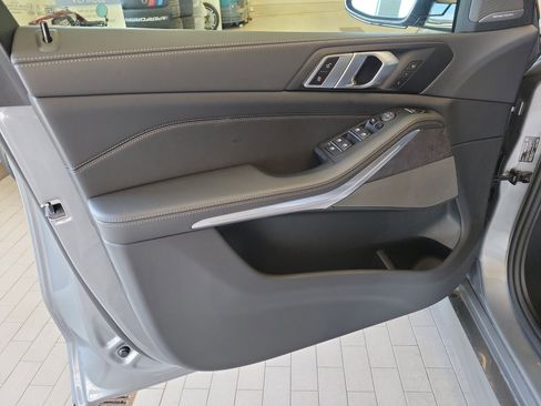 Used 2025 BMW X5 xDrive40i w/ M Sport Package AWD/4WD image 15