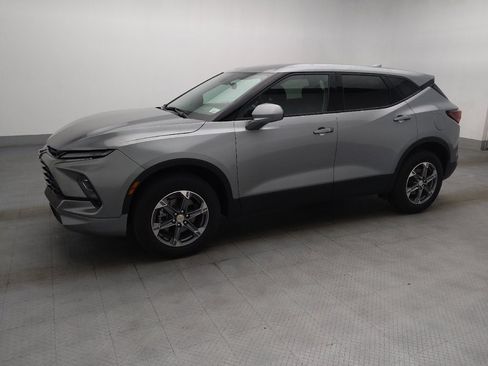 Used 2025 Chevrolet Blazer LT FWD image 2