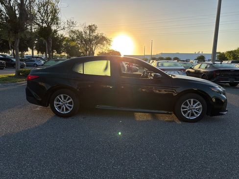 Used 2025 Toyota Camry LE image 6