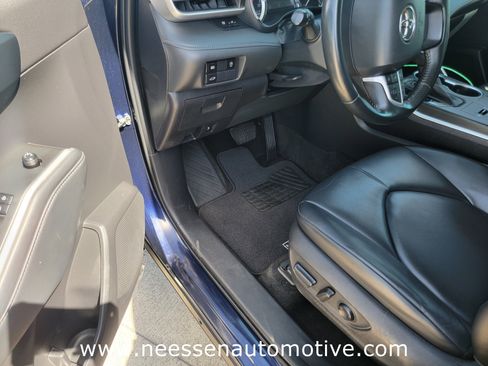 Used 2023 Toyota Highlander XLE image 15