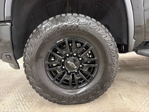 Used 2026 Chevrolet Silverado 2500 ZR2 AWD/4WD image 14
